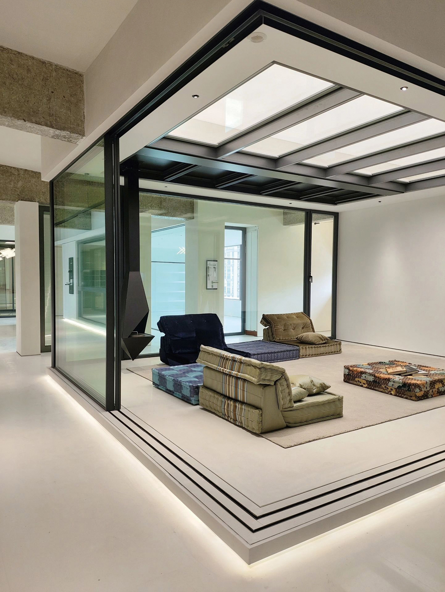 15 sliding door interior